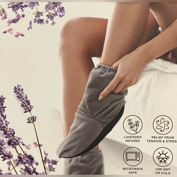 Brookstone | Lavender Infused Warming Slipper Boots NIB - Picture 3 of 7